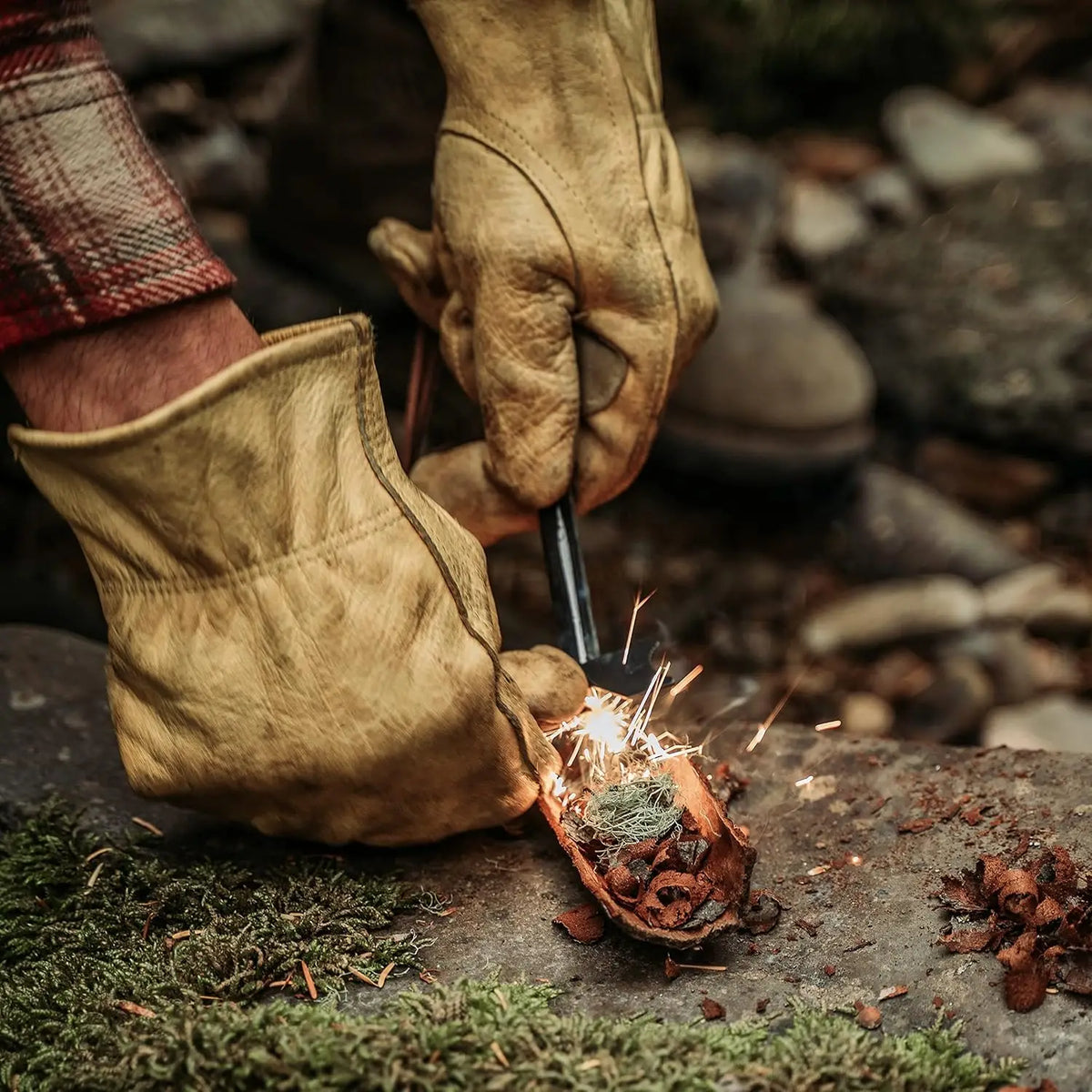 Iron Magnesium Fire Starter Kit for Camping and Hiking